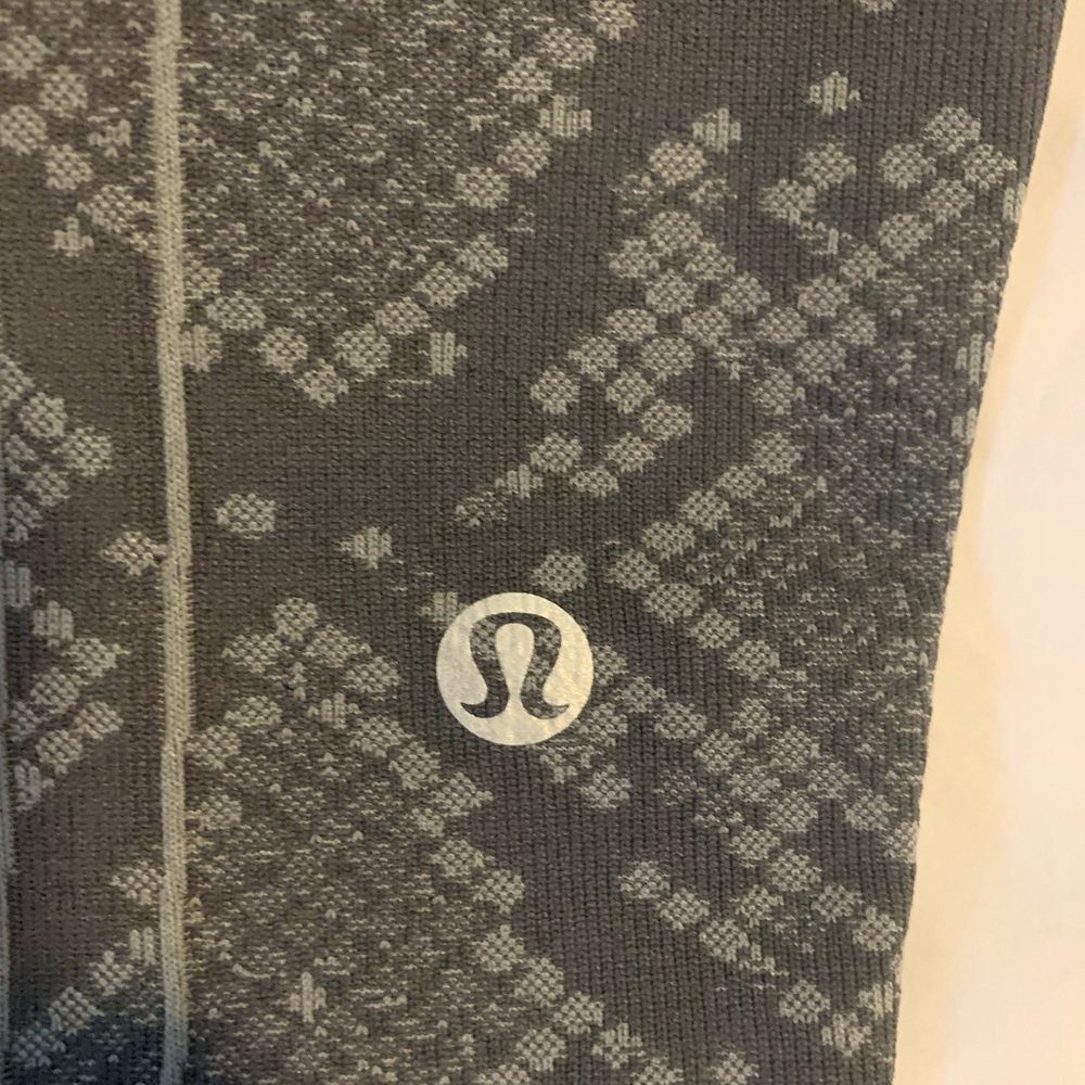 Gray patterned lululemon leggings - Picture 3 of 3
